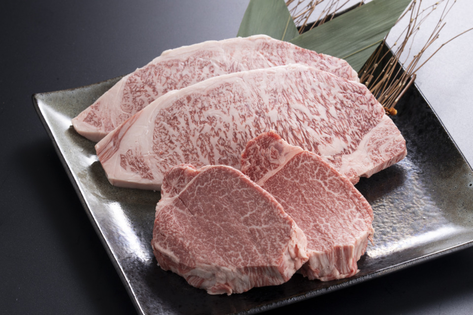 最上等級のA5ランク 鳥取県産黒毛和牛 鳥取和牛超高級部位ステーキ食べ比べセット（2種・各2枚）