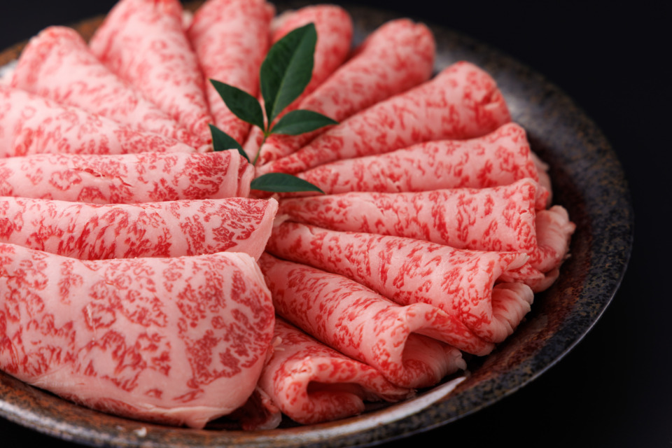 【送料込み】A5 鳥取県産黒毛和牛 肩ロースすきやき・しゃぶしゃぶ用