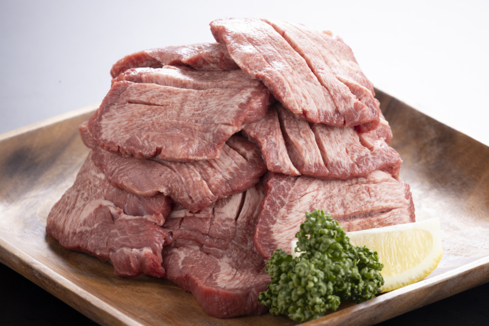 送料込 アメリカ産厚切り牛タン焼肉用（総量400ｇ）